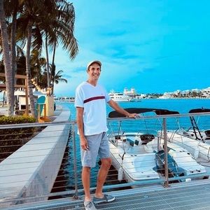 Meet your Posher, Tom